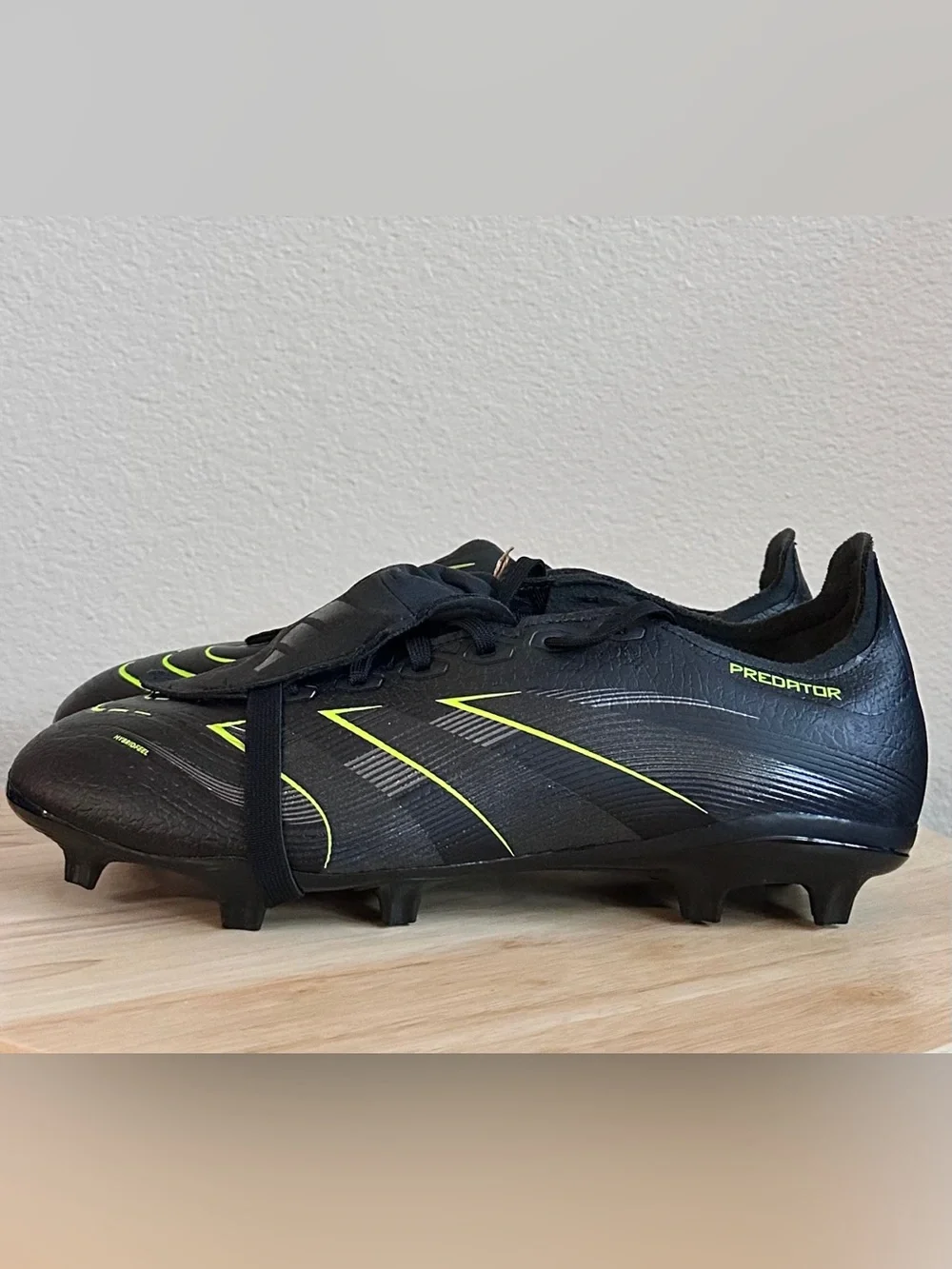 NWT. ADIDAS PREDATOR LEAGUE FT FG/MG Size 8.5